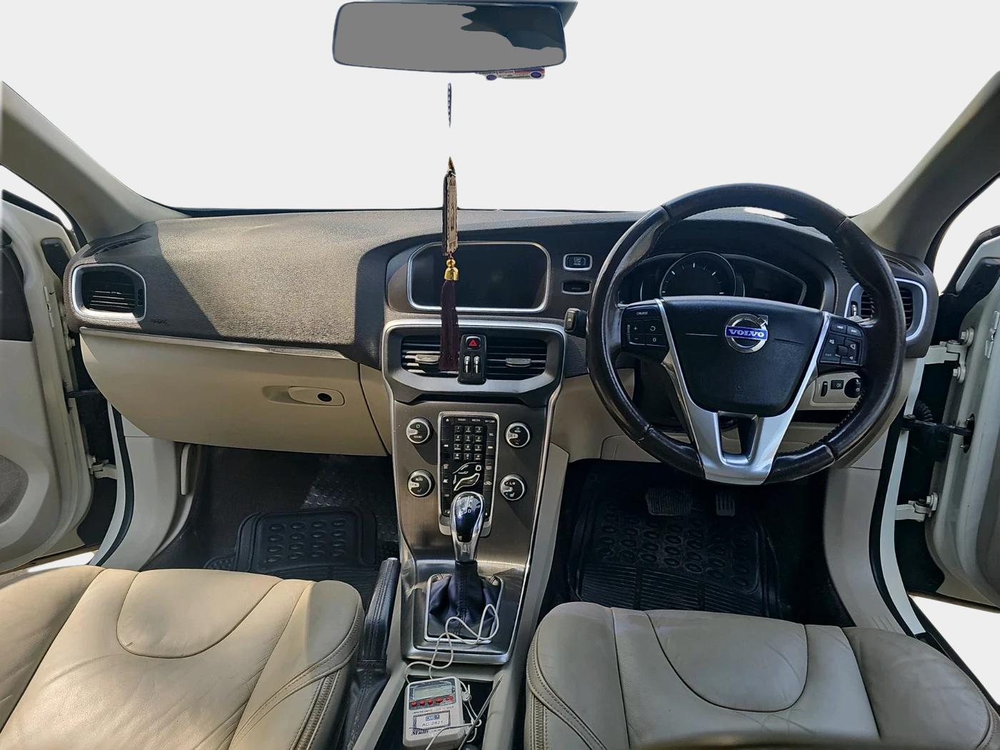 2014 Volvo V40 Cross Country D3, Diesel, Automatic, 95,163 km, interior