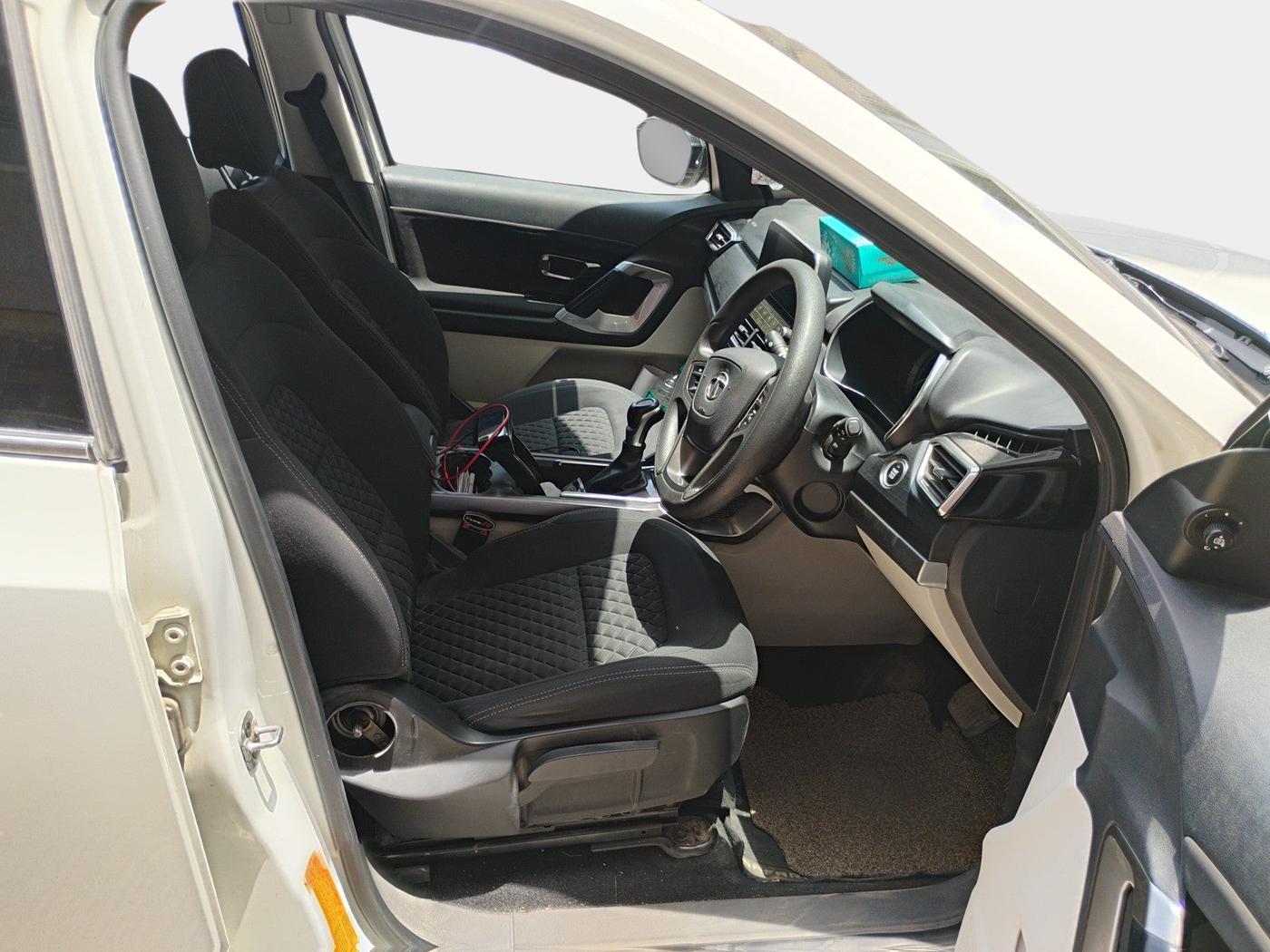 2022 Tata Safari XTA PLUS, Diesel, Automatic, 73,000 km, interior