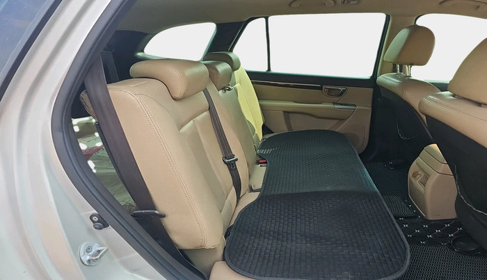 2010 Hyundai Santa Fe 4 WD, Diesel, Manual, 1,39,680 km, interior