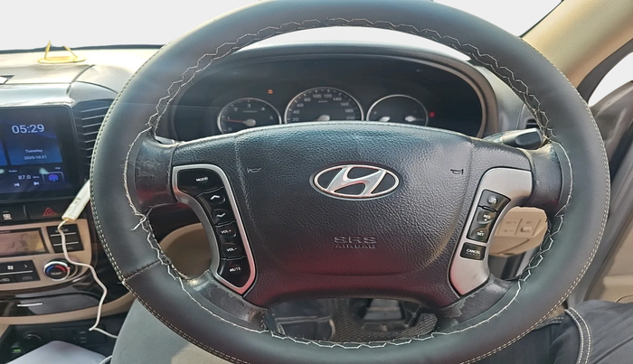 2010 Hyundai Santa Fe 4 WD, Diesel, Manual, 1,39,680 km, interior