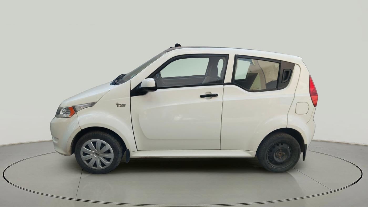 2017 Mahindra E20 Plus P6, Electric, Automatic, 95,749 km, exterior
