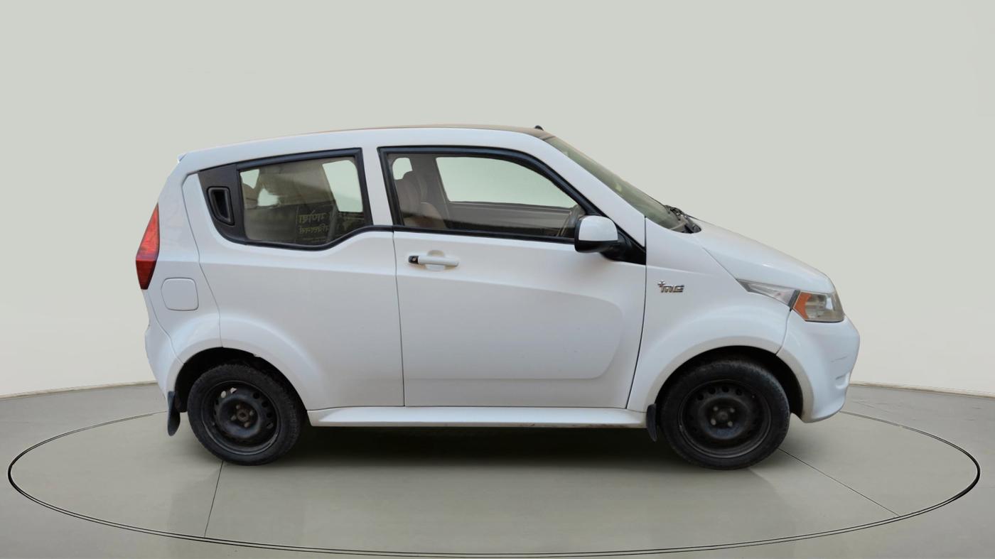2017 Mahindra E20 Plus P6, Electric, Automatic, 95,749 km, exterior