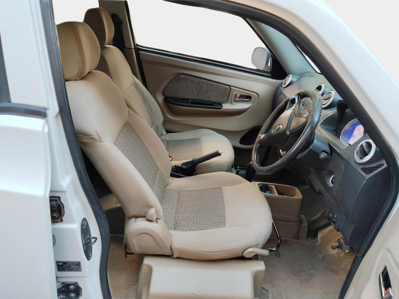 2017 Mahindra E20 Plus P6, Electric, Automatic, 95,749 km, interior