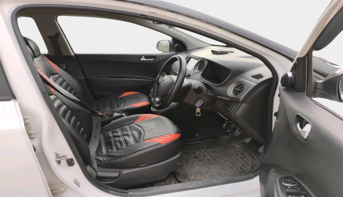 2018 Hyundai Grand i10 SPORTZ U2 1.2 KAPPA CRDI DUAL TONE, Diesel, Manual, 1,17,579 km, interior