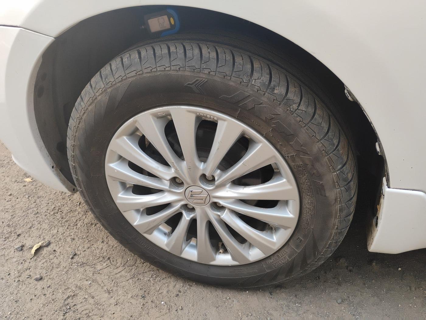 2015 Maruti Ciaz ZXI, Petrol, Manual, 1,64,400 km, tyre
