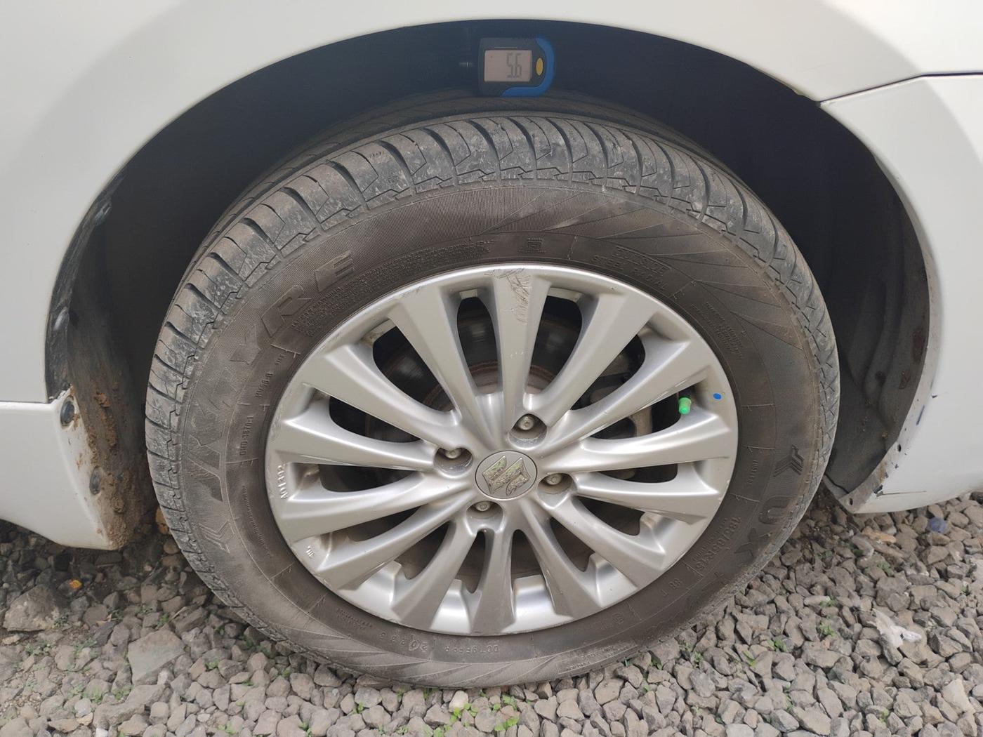 2015 Maruti Ciaz ZXI, Petrol, Manual, 1,64,400 km, tyre