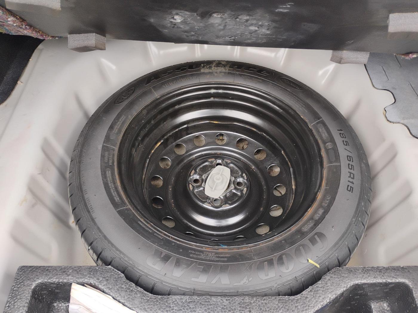 2015 Maruti Ciaz ZXI, Petrol, Manual, 1,64,400 km, tyre