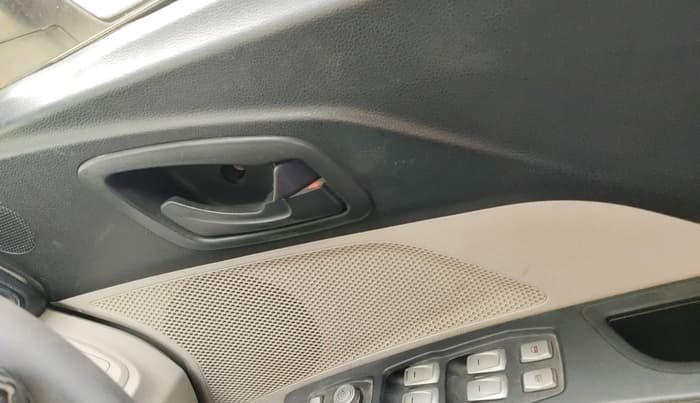2022 Mahindra XUV300 W6 1.5 Diesel, Diesel, Manual, 65,571 km, interior