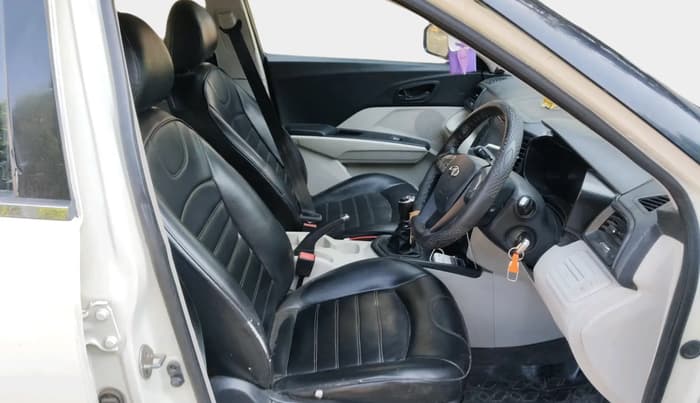 2022 Mahindra XUV300 W6 1.5 Diesel, Diesel, Manual, 65,571 km, interior