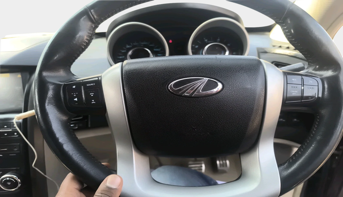 2015 Mahindra XUV500 W10, Diesel, Manual, 1,34,107 km, interior