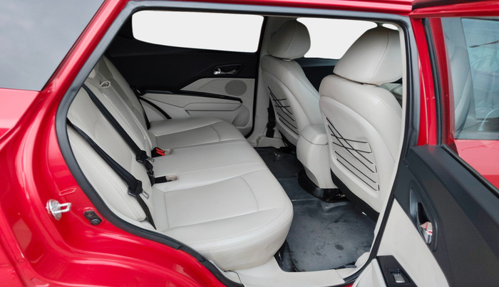 2019 Mahindra XUV300 W8 (O) 1.5 DIESEL, Diesel, Manual, 1,34,452 km, interior