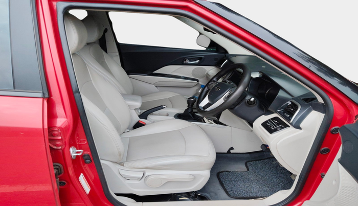 2019 Mahindra XUV300 W8 (O) 1.5 DIESEL, Diesel, Manual, 1,34,452 km, interior