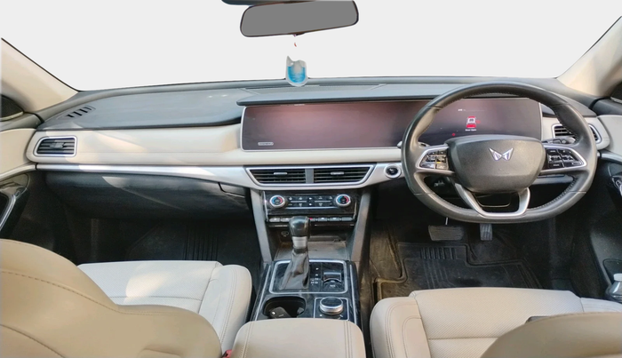 2022 Mahindra XUV700 AX 7 LUXURY P AT 7 STR, Petrol, Automatic, 71,255 km, interior