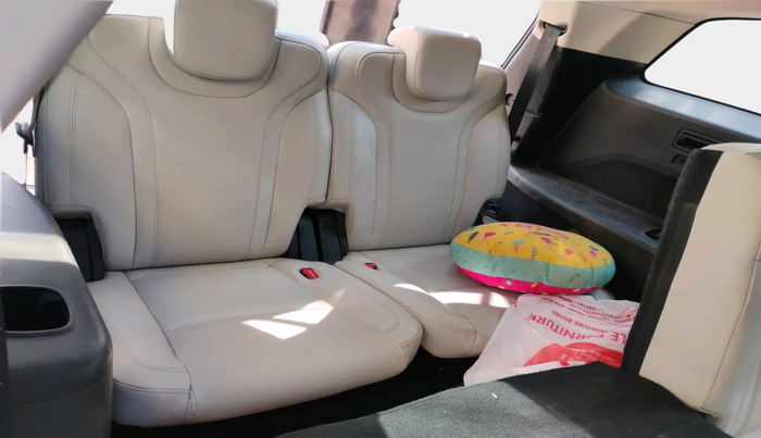 2022 Mahindra XUV700 AX 7 LUXURY P AT 7 STR, Petrol, Automatic, 71,255 km, interior