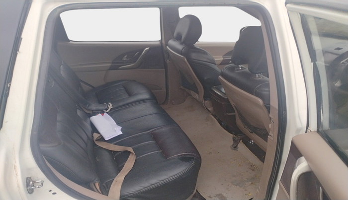 2015 Mahindra XUV500 W8, Diesel, Manual, 1,26,518 km, interior