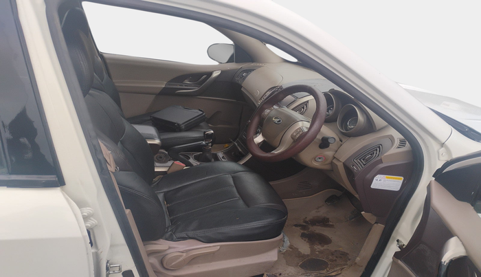 2015 Mahindra XUV500 W8, Diesel, Manual, 1,26,518 km, interior