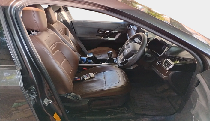 2020 Tata Harrier XT PLUS 2.0L KRYOTEC, Diesel, Manual, 1,19,921 km, interior