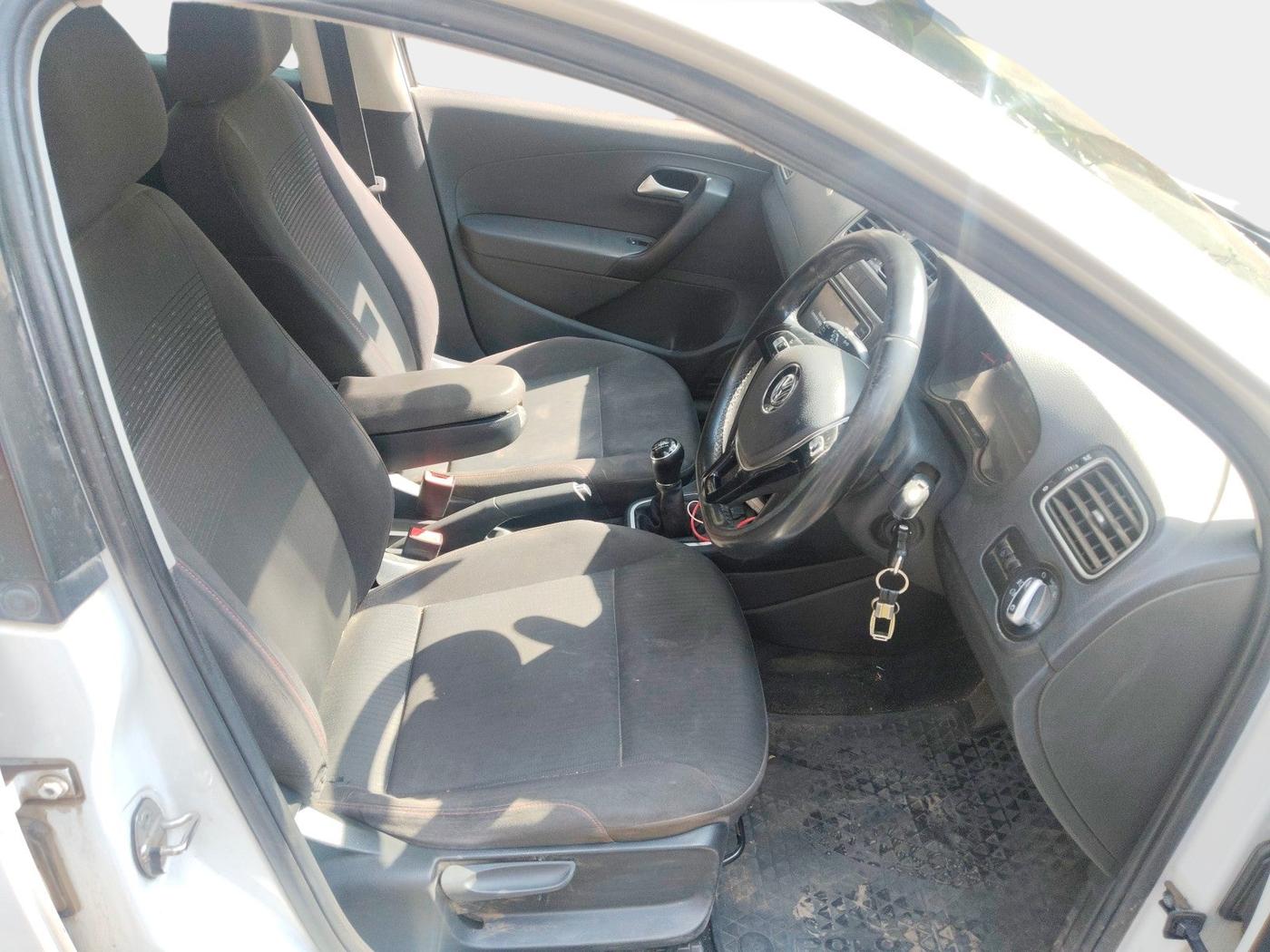 2021 Volkswagen Polo HIGHLINE PLUS 1.0, Petrol, Manual, 1,06,488 km, interior