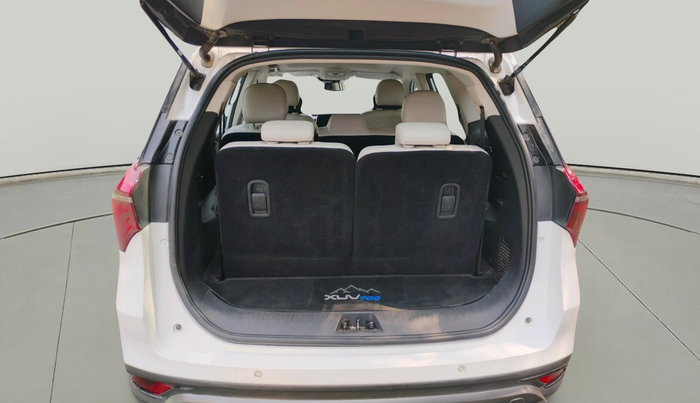 2021 Mahindra XUV700 AX 7 P MT 7 STR, Petrol, Manual, 38,555 km, exterior