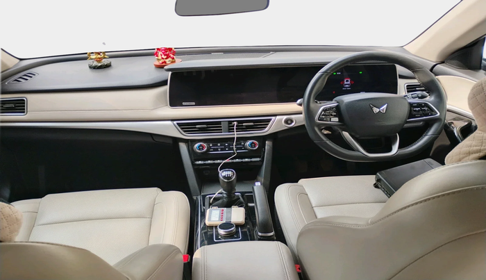 2021 Mahindra XUV700 AX 7 P MT 7 STR, Petrol, Manual, 38,555 km, interior