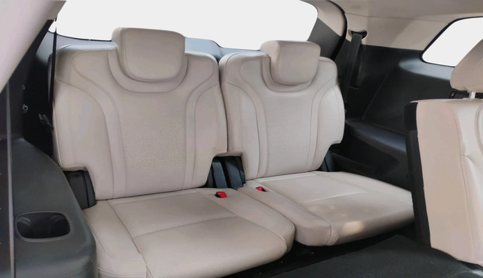 2021 Mahindra XUV700 AX 7 P MT 7 STR, Petrol, Manual, 38,555 km, interior