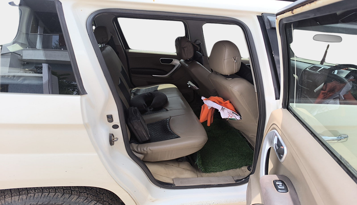 2015 Mahindra TUV300 T8, Diesel, Manual, 1,76,935 km, interior