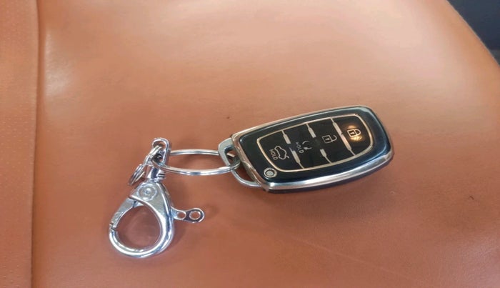 2019 Hyundai VENUE SX 1.5 (O) CRDI DUAL TONE, Diesel, Manual, 1,11,854 km, interior