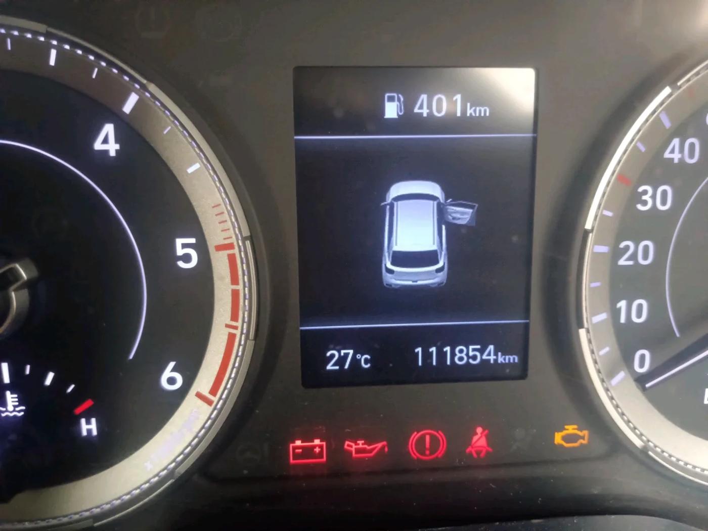 2019 Hyundai VENUE SX 1.5 (O) CRDI DUAL TONE, Diesel, Manual, 1,11,854 km, interior