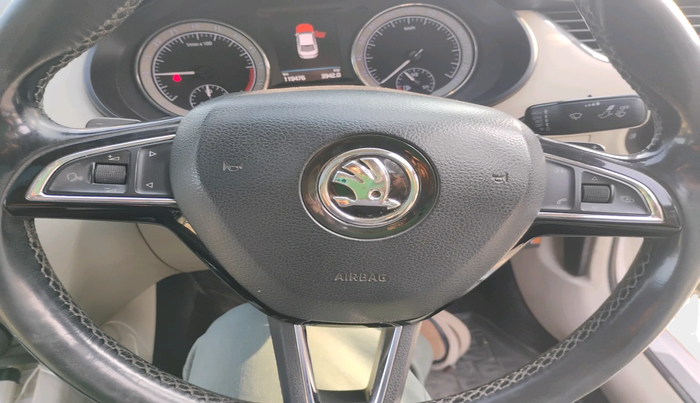 2017 Skoda Octavia 2.0 TDI L&K AT, Diesel, Automatic, 1,19,476 km, interior