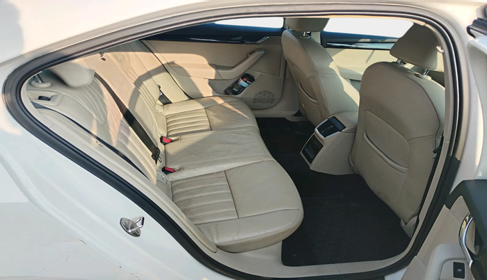 2017 Skoda Octavia 2.0 TDI L&K AT, Diesel, Automatic, 1,19,476 km, interior