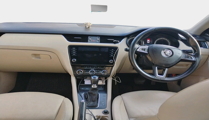2017 Skoda Octavia 2.0 TDI L&K AT, Diesel, Automatic, 1,19,476 km, interior