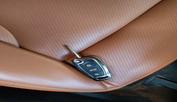 2014 Audi Q3 2.0 TDI QUATTRO, Diesel, Automatic, 1,16,541 km, interior