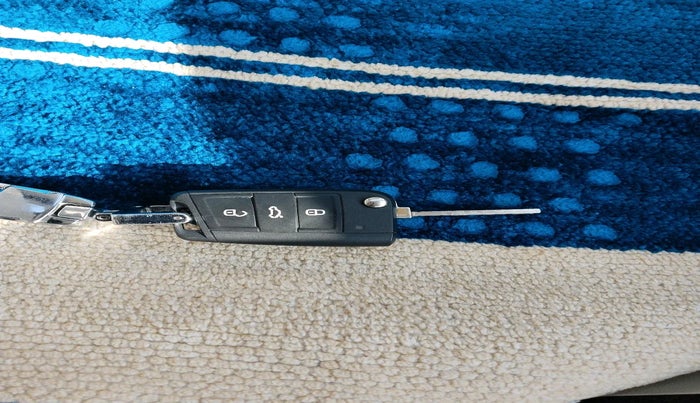 2022 Volkswagen VIRTUS HIGHLINE TSI 1.0 MT, Petrol, Manual, 18,016 km, interior