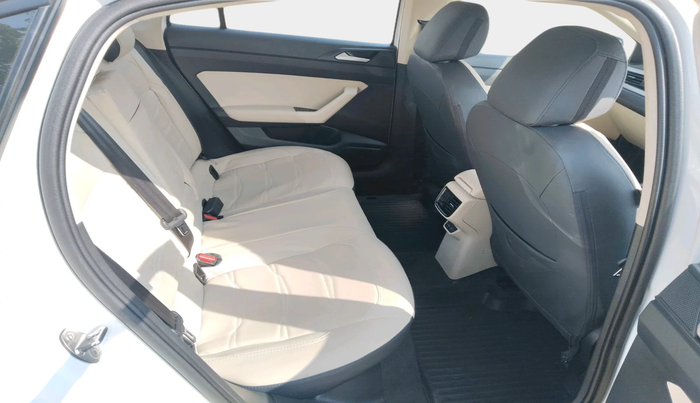 2022 Volkswagen VIRTUS HIGHLINE TSI 1.0 MT, Petrol, Manual, 18,016 km, interior