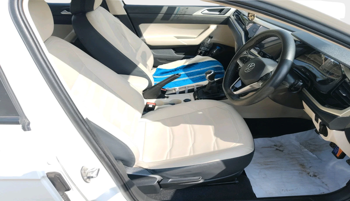 2022 Volkswagen VIRTUS HIGHLINE TSI 1.0 MT, Petrol, Manual, 18,016 km, interior