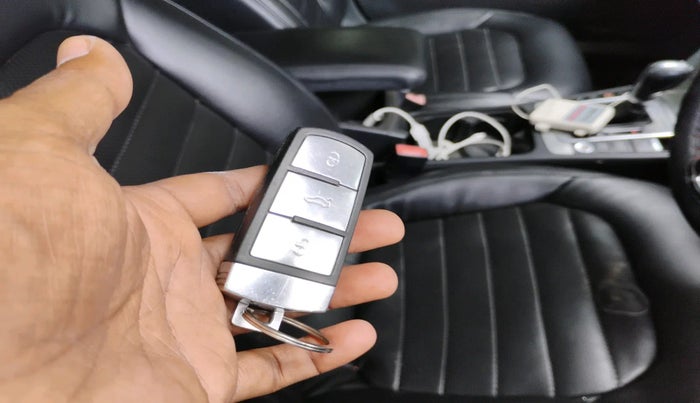 2011 Volkswagen Passat COMFORTLINE DSG, Diesel, Automatic, 1,29,053 km, interior