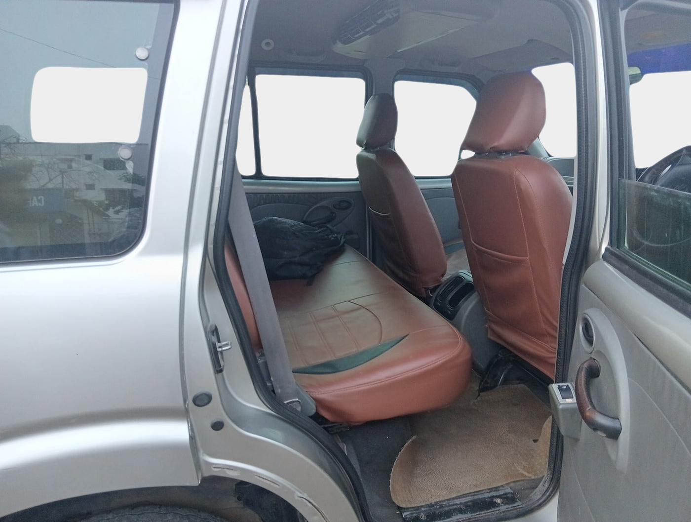 2012 Mahindra Scorpio EX M2DI, Diesel, Manual, 1,43,899 km, interior