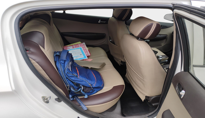 2011 Hyundai i20 MAGNA (O) 1.2, Petrol, Manual, 1,17,854 km, interior