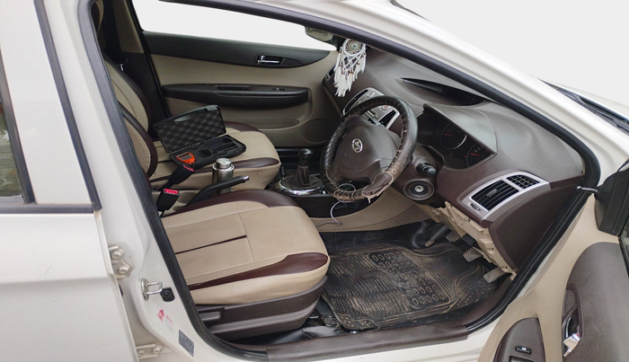 2011 Hyundai i20 MAGNA (O) 1.2, Petrol, Manual, 1,17,854 km, interior