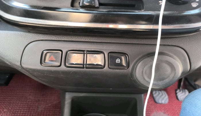 2016 Renault Kwid RXT 0.8, Petrol, Manual, 98,039 km, interior