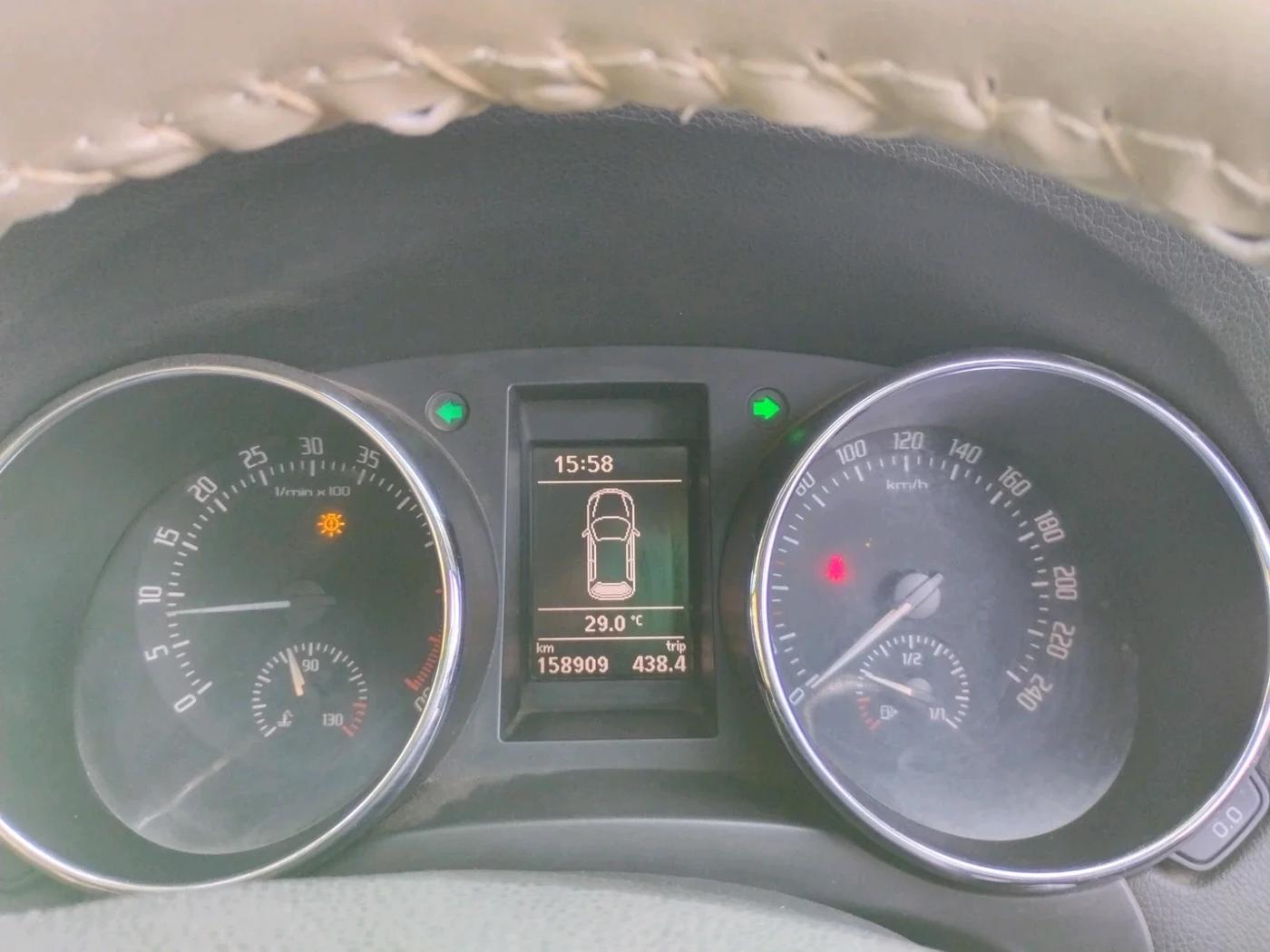 2010 Skoda Yeti ELEGANCE 2.0 TDI CR 4X4, Diesel, Manual, 1,58,909 km, interior