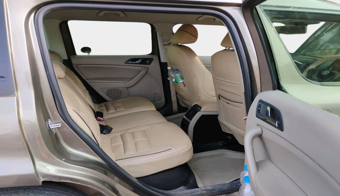 2010 Skoda Yeti ELEGANCE 2.0 TDI CR 4X4, Diesel, Manual, 1,58,909 km, interior