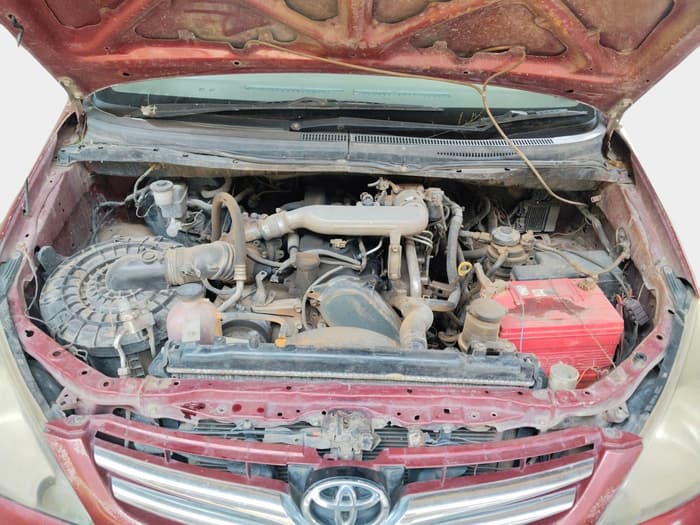 2006 Toyota Innova G4 2.5 8 STR, Diesel, Manual, 2,14,812 km, exterior
