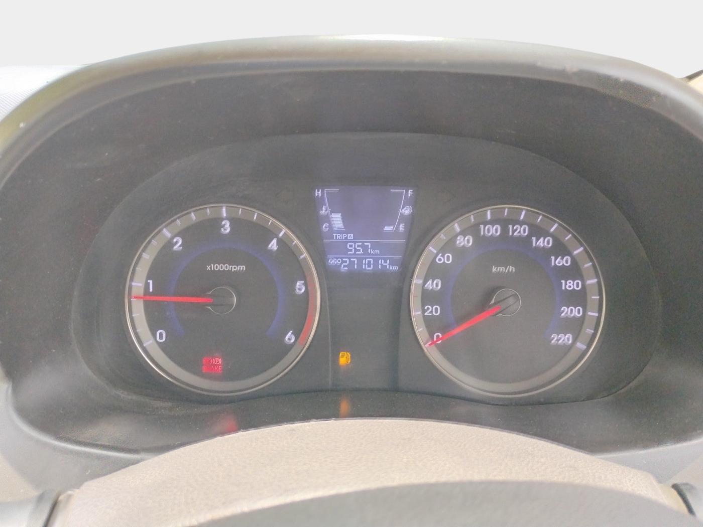 2012 Hyundai Verna FLUIDIC 1.6 CRDI EX, Diesel, Manual, 2,71,014 km, interior