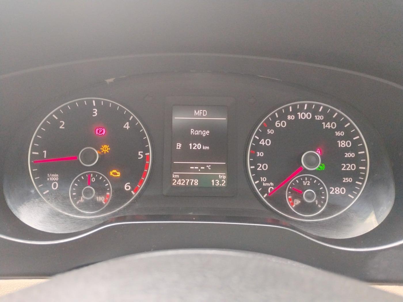 2011 Volkswagen Jetta HIGHLINE TDI AT, Diesel, Automatic, 2,42,778 km, interior
