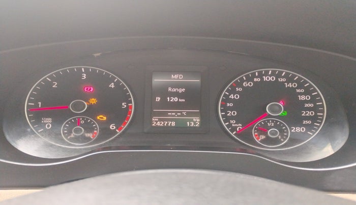 2011 Volkswagen Jetta HIGHLINE TDI AT, Diesel, Automatic, 2,42,778 km, interior