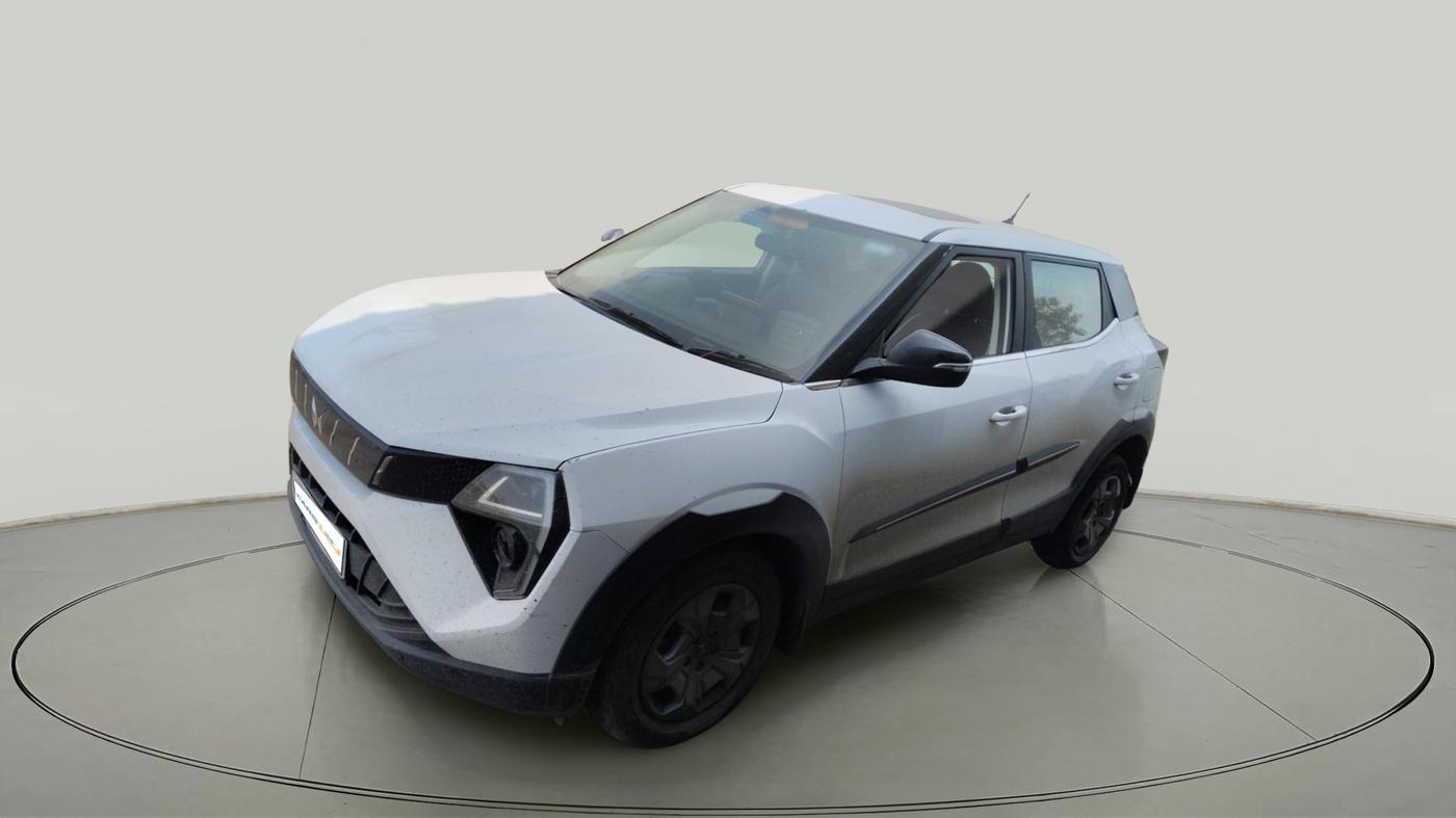 2024 Mahindra XUV 3XO MX3 Pro 1.2 L TCMPFi, Petrol, Manual, 38,500 km, exterior