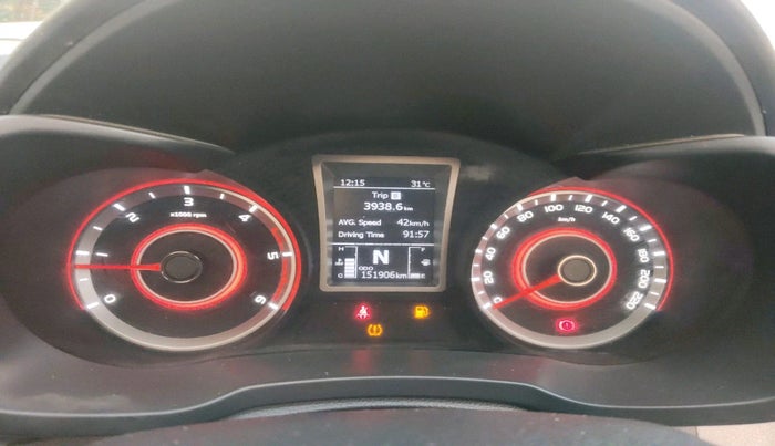 2020 Mahindra XUV300 W8 (O) 1.5 DIESEL, Diesel, Manual, 1,51,906 km, interior