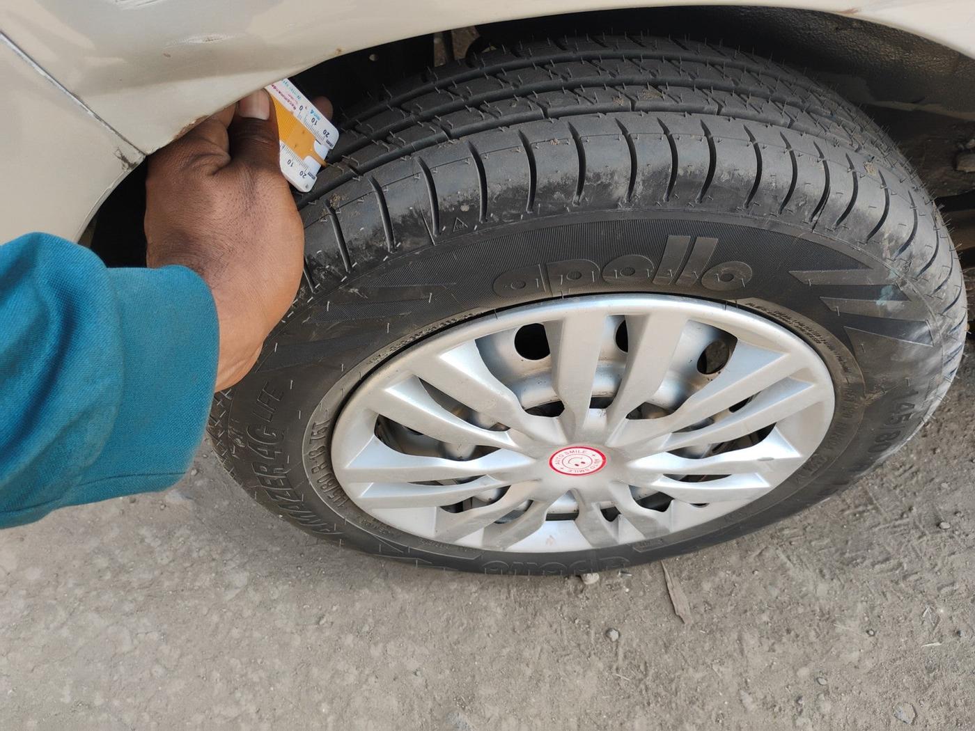 2010 Maruti Wagon R 1.0 LXI, Petrol, Manual, 1,46,416 km, tyre