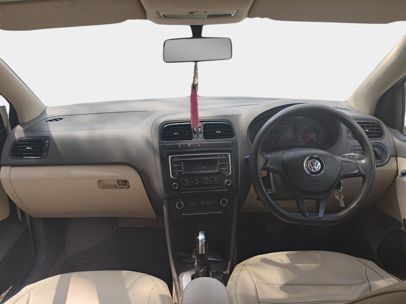 2015 Volkswagen Vento HIGHLINE 1.5 AT, Diesel, Automatic, 1,55,896 km, interior
